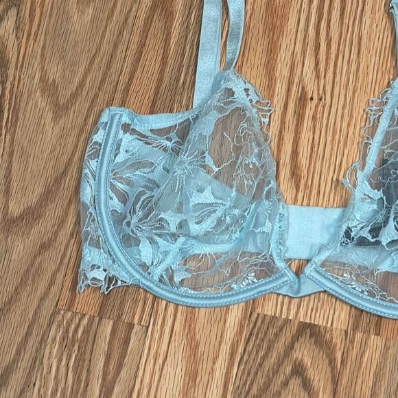 Victoria’s Secret Low Cut Demi Bra light blue, 32DDD - Picture 2 of 5